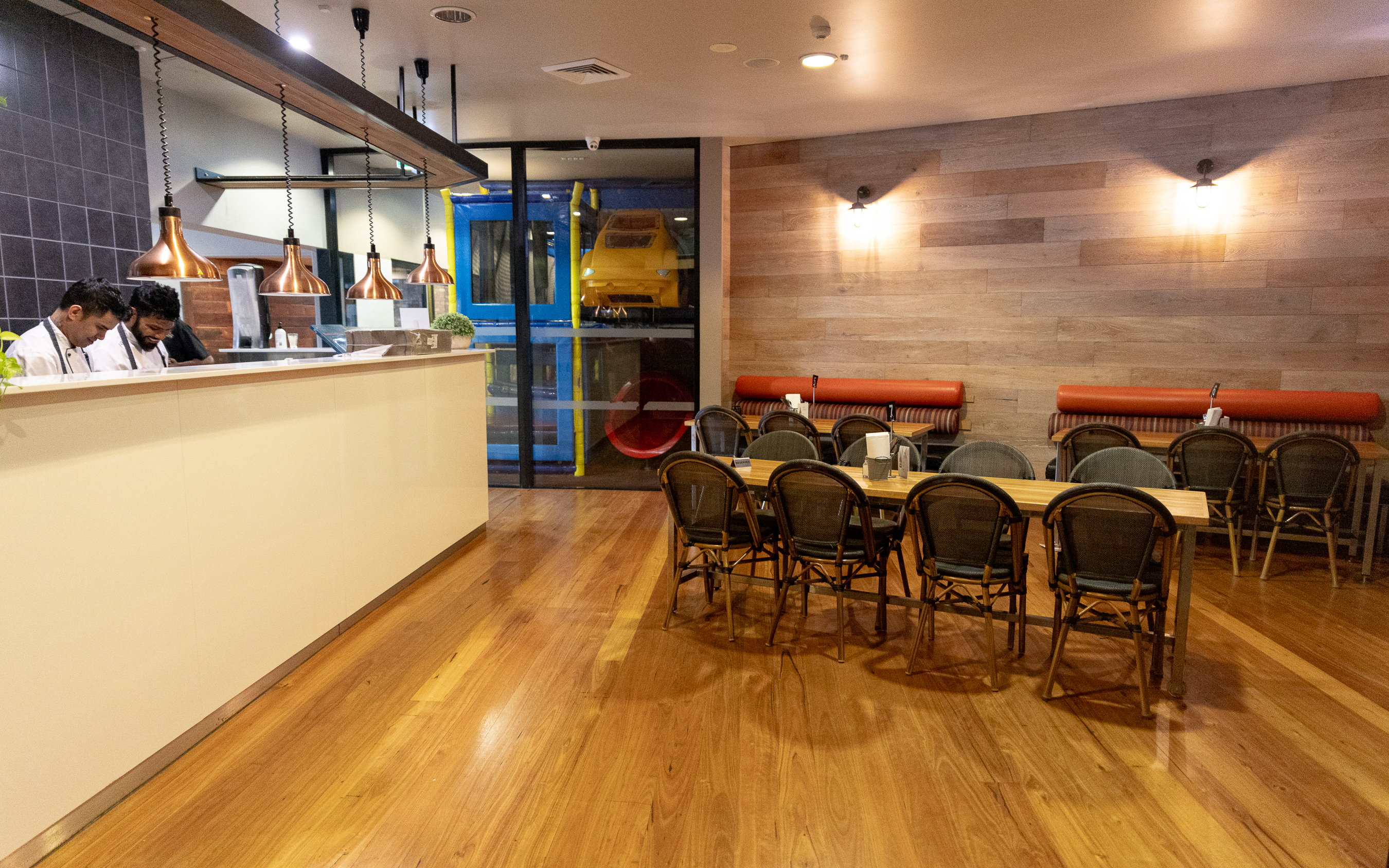 Blackbutt Hotel Restaurant - Modern kitchen and dining area