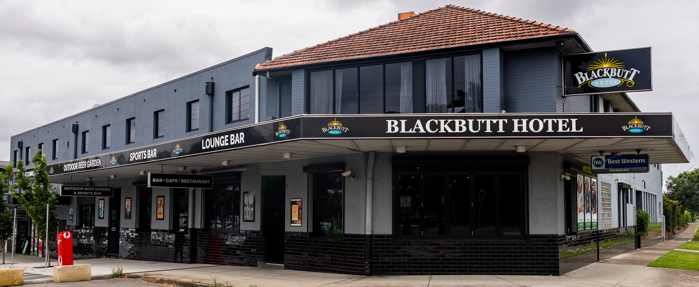 Blackbutt Hotel exterior view